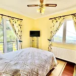 Holiday home Casa Amarela By Your Madeira