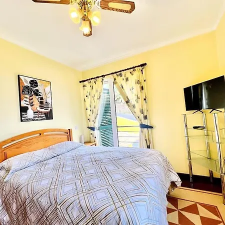Casa Amarela By Your Madeira בית נופש *