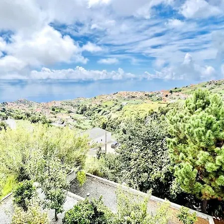 Casa Amarela By Your Madeira בית נופש